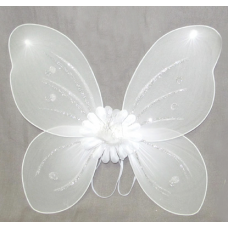 Крылья бабочки белые с цветком